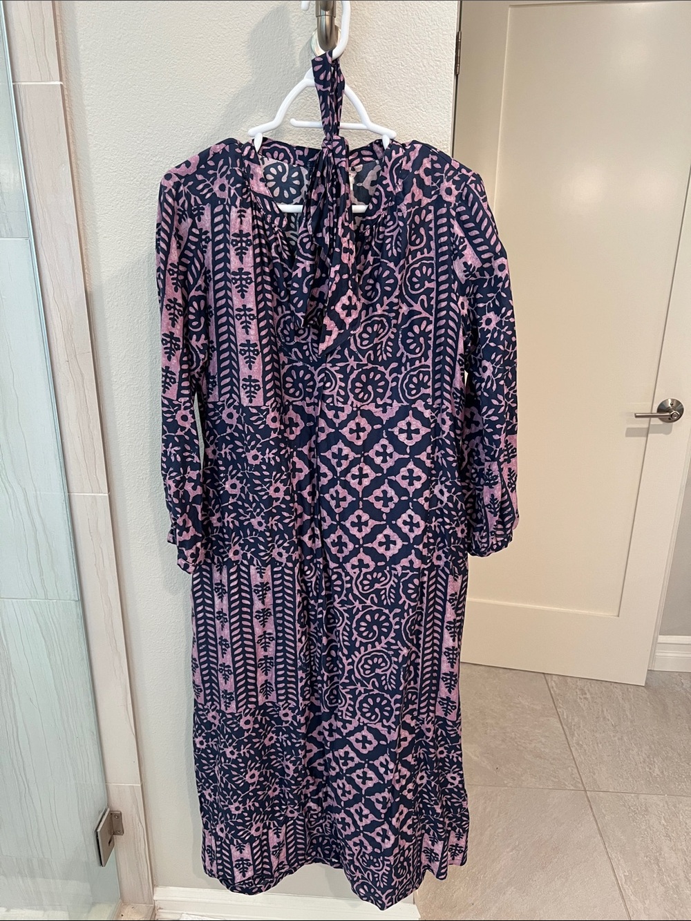 XiRENA Pink and Navy Patterned Maxi Dress with belt